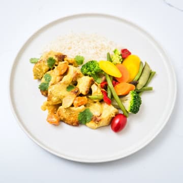 Chicken curry with White rice and Vegetable blend